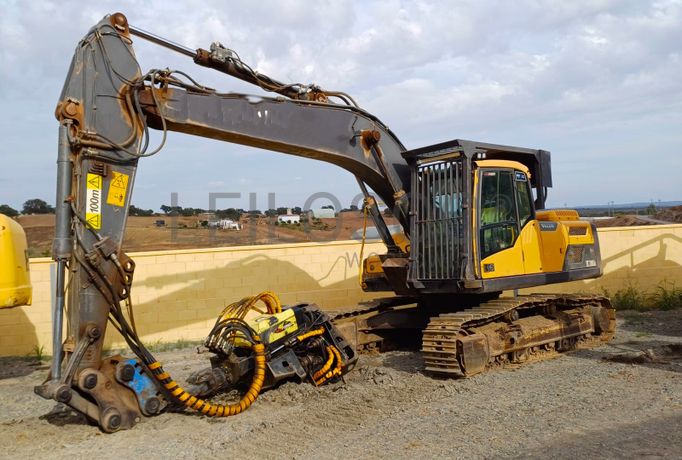 Escavadoras Volvo EC 220DL · Autocarregador florestal Ecolog 574C