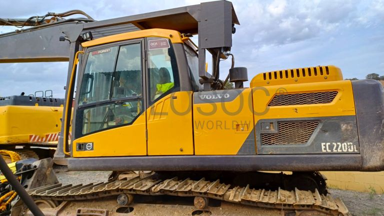 Escavadoras Volvo EC 220DL · Autocarregador florestal Ecolog 574C