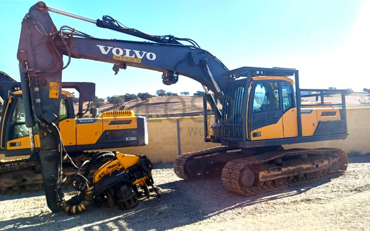Escavadoras Volvo EC 220DL · Autocarregador florestal Ecolog 574C