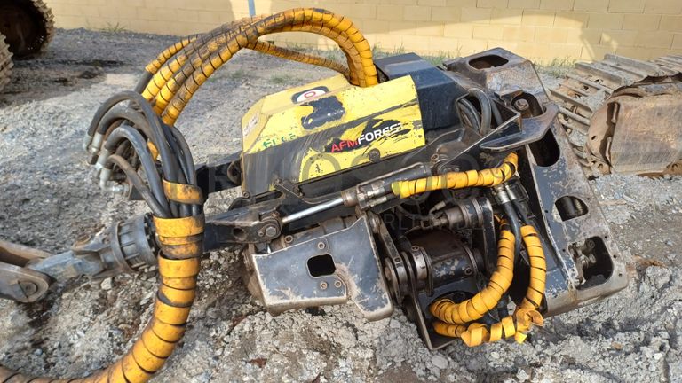 Escavadoras Volvo EC 220DL · Autocarregador florestal Ecolog 574C