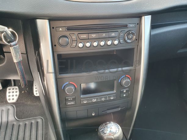 Peugeot 207 · Ano 2012