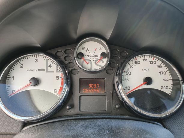 Peugeot 207 · Ano 2012