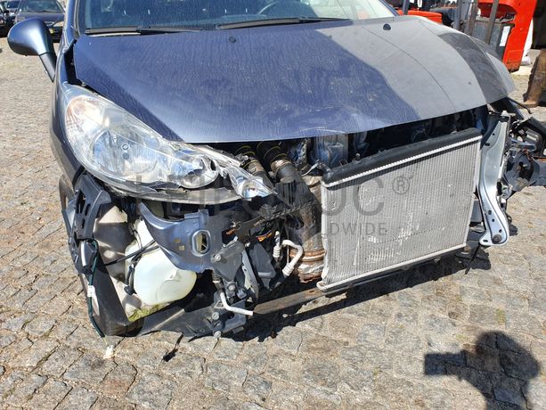 Peugeot 207 · Ano 2012