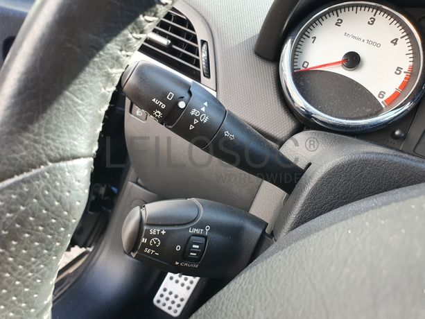 Peugeot 207 · Ano 2012