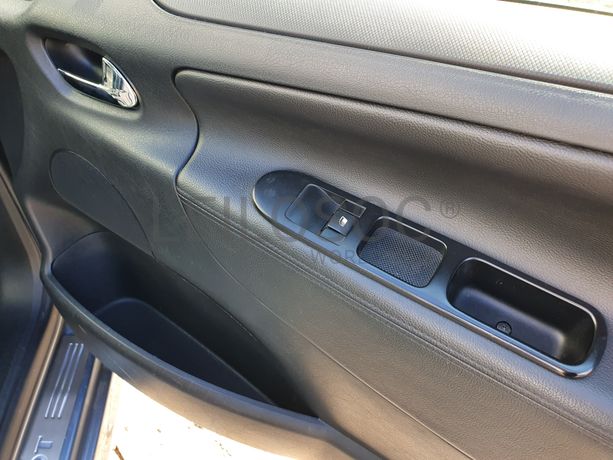 Peugeot 207 · Ano 2012