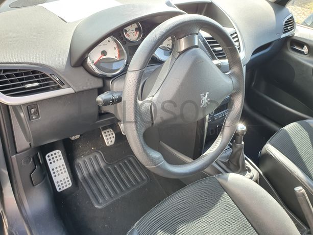 Peugeot 207 · Ano 2012