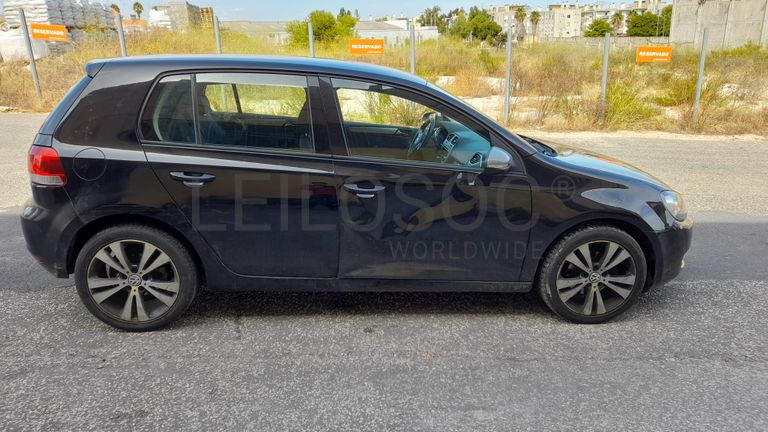 Volkswagen Golf 1.6 TDI · Ano 2011
