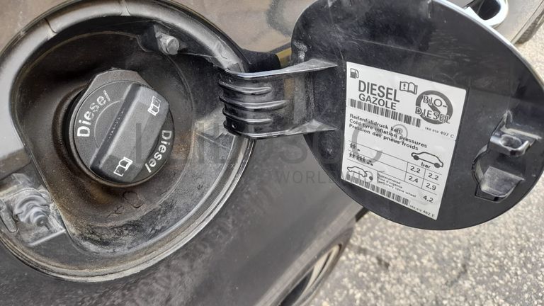 Volkswagen Golf 1.6 TDI · Ano 2011