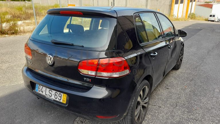 Volkswagen Golf 1.6 TDI · Ano 2011