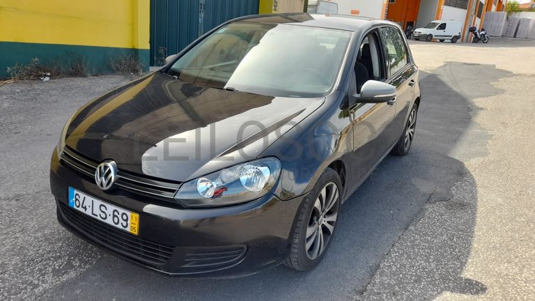 Volkswagen Golf 1.6 TDI · Ano 2011