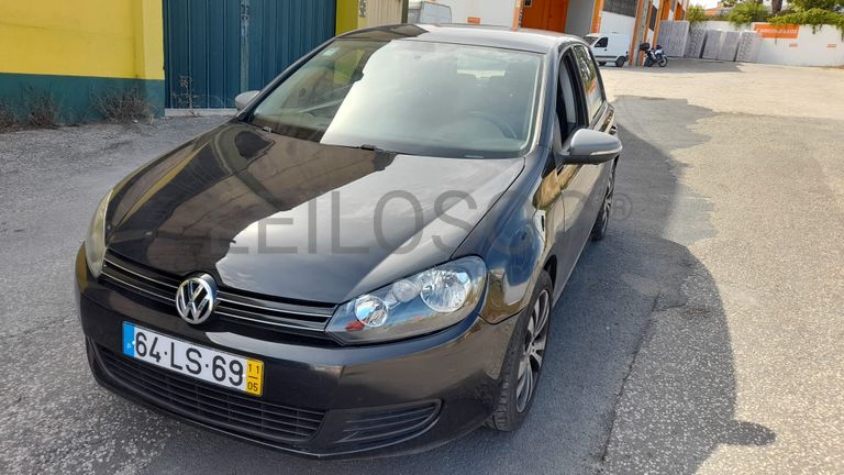 Volkswagen Golf 1.6 TDI · Ano 2011