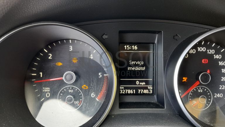 Volkswagen Golf 1.6 TDI · Ano 2011