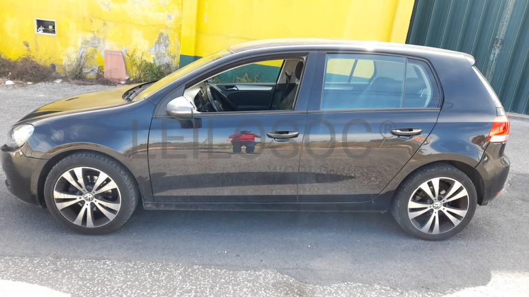 Volkswagen Golf 1.6 TDI · Ano 2011