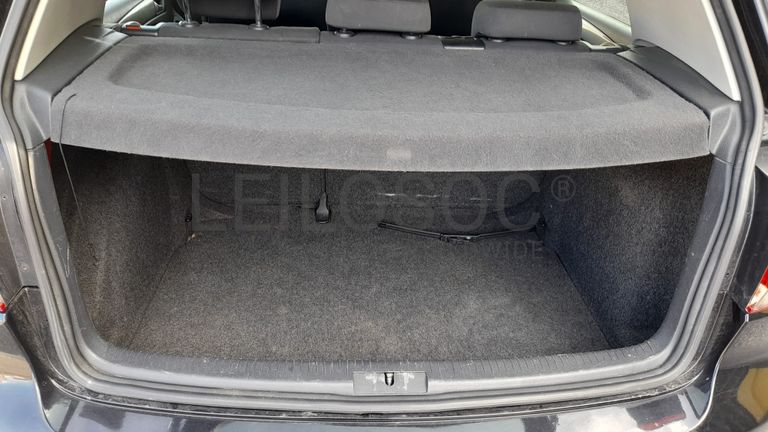 Volkswagen Golf 1.6 TDI · Ano 2011