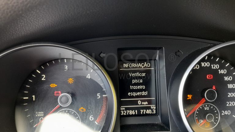 Volkswagen Golf 1.6 TDI · Ano 2011