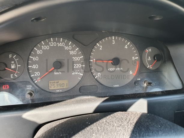 Toyota Avensis · Ano 2001