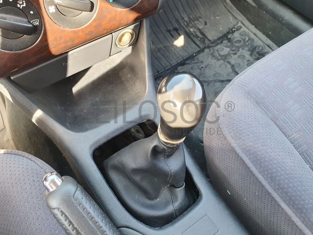 Toyota Avensis · Ano 2001