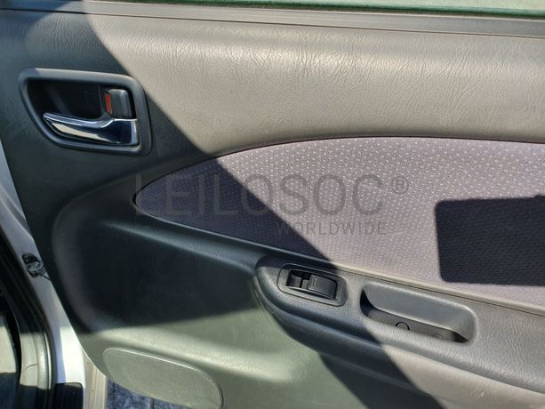 Toyota Avensis · Ano 2001