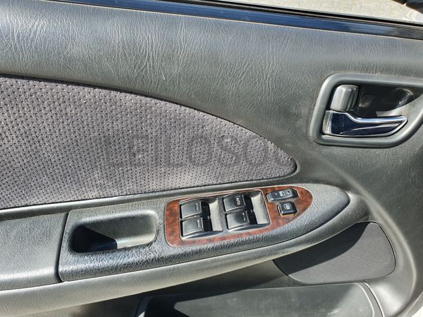 Toyota Avensis · Ano 2001