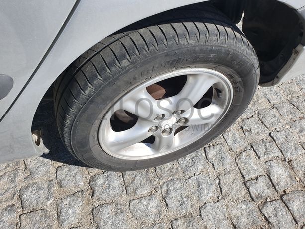 Toyota Avensis · Ano 2001