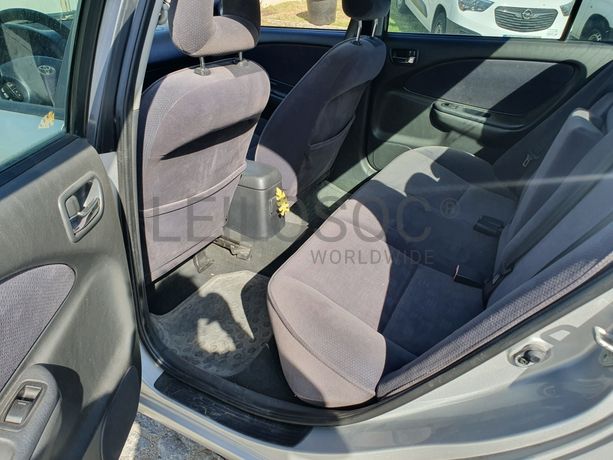 Toyota Avensis · Ano 2001