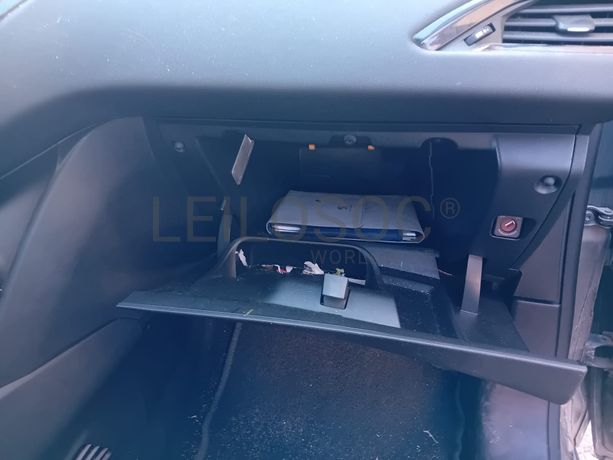 Peugeot 208 · Ano 2012