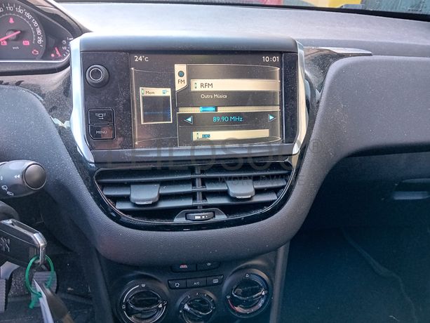 Peugeot 208 · Ano 2012