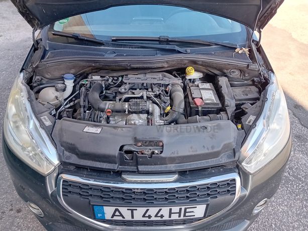 Peugeot 208 · Ano 2012