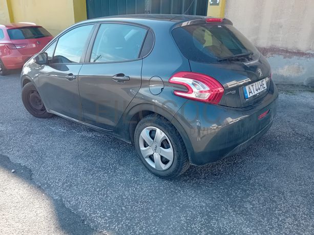 Peugeot 208 · Ano 2012