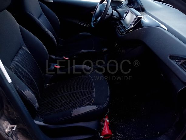 Peugeot 208 · Ano 2012