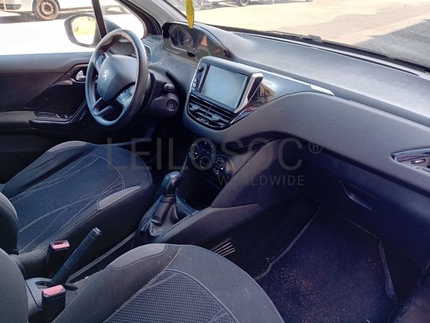 Peugeot 208 · Ano 2012