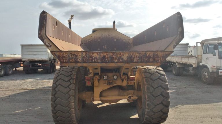 Dumper 25 T (6x6) CAT 725