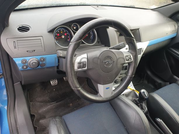 Opel Astra · Ano 2010