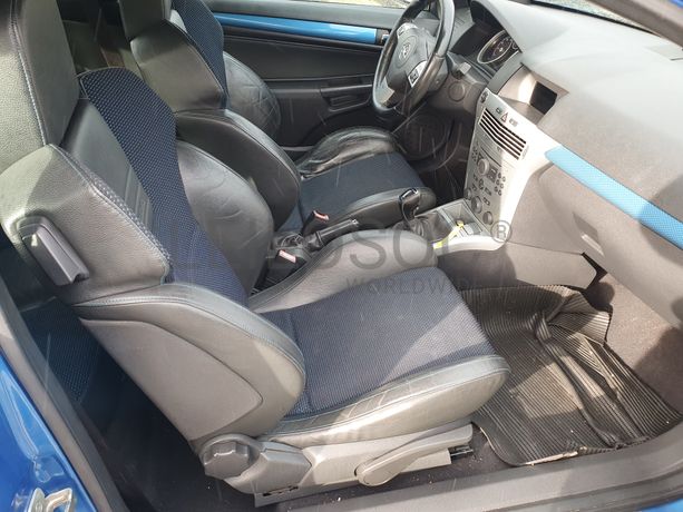 Opel Astra · Ano 2010