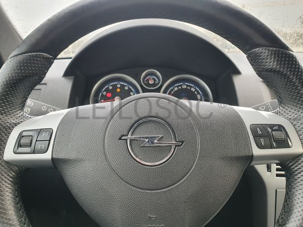 Opel Astra · Ano 2010