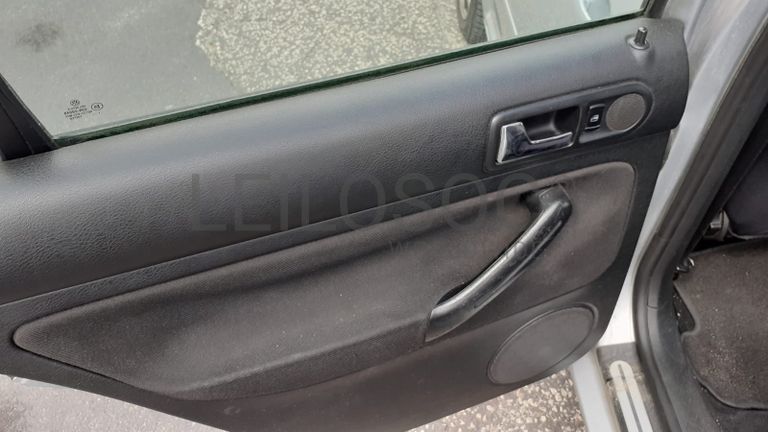 Volkswagen Golf · Ano 2001