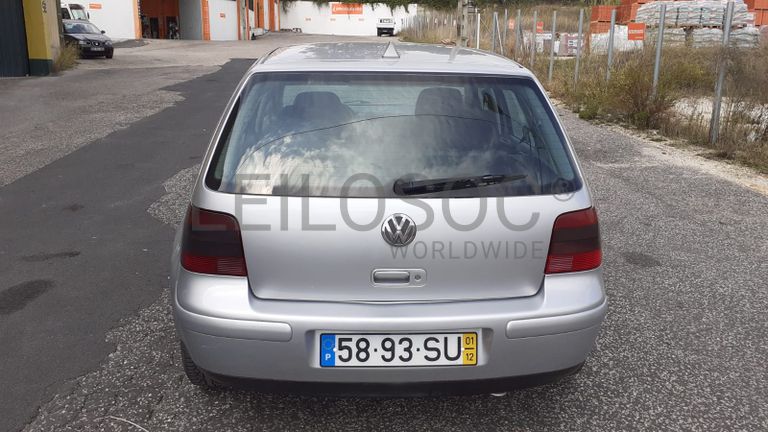 Volkswagen Golf · Ano 2001