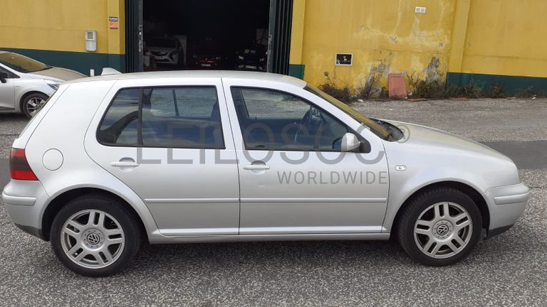 Volkswagen Golf · Ano 2001