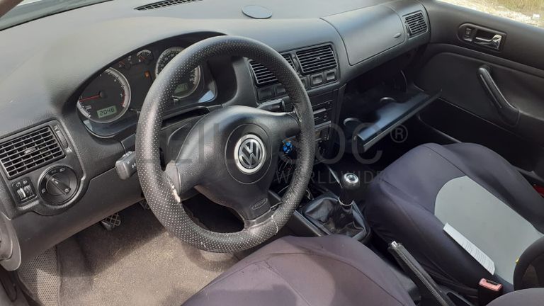 Volkswagen Golf · Ano 2001
