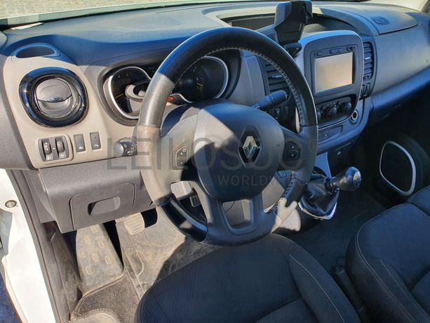 Renault Trafic 1.6 DCI · Ano 2015