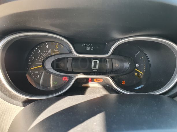 Renault Trafic 1.6 DCI · Ano 2015