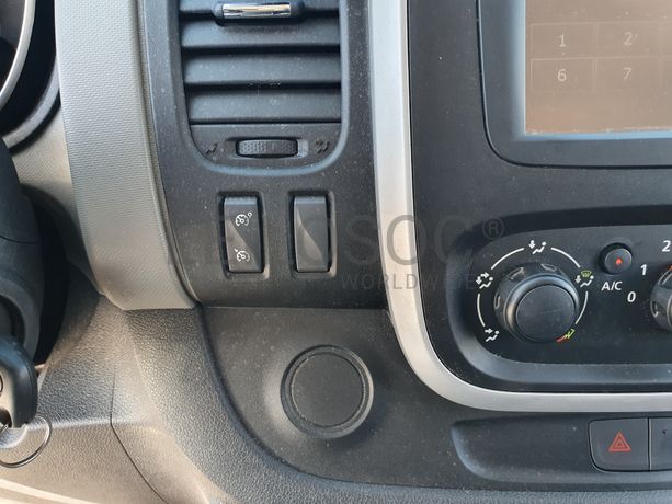 Renault Trafic 1.6 DCI · Ano 2015