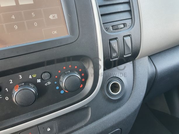 Renault Trafic 1.6 DCI · Ano 2015