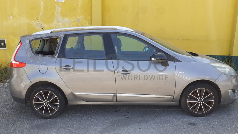 Renault Grand Scénic DCI · Ano 2013