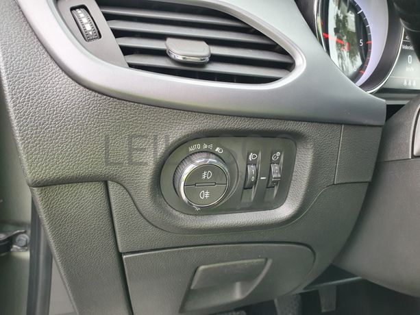 Opel Astra · Ano 2019