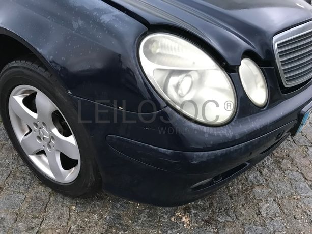 Mercedes-Benz E270 CDI · Ano 2002