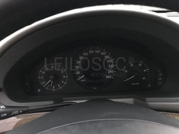 Mercedes-Benz E270 CDI · Ano 2002
