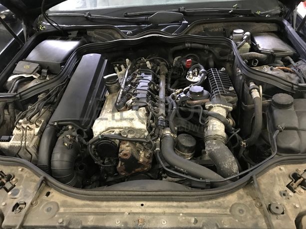 Mercedes-Benz E270 CDI · Ano 2002