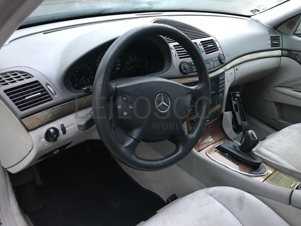Mercedes-Benz E270 CDI · Ano 2002