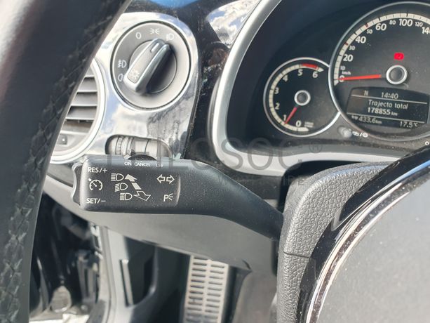 Volkswagen Beetle Cabrio · Ano 2013